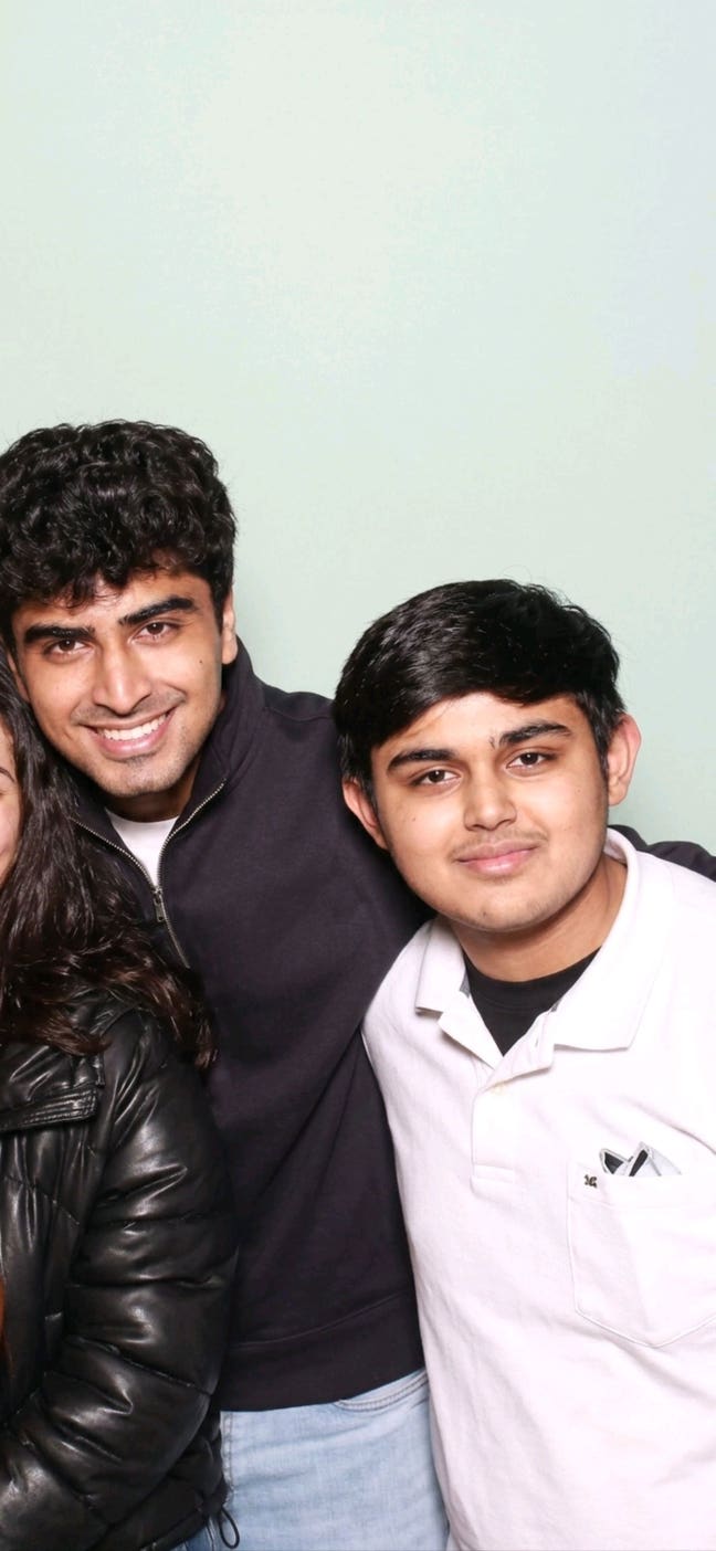 Hi guys, Ayush (20) here! I'm a second-year I... Main Photo