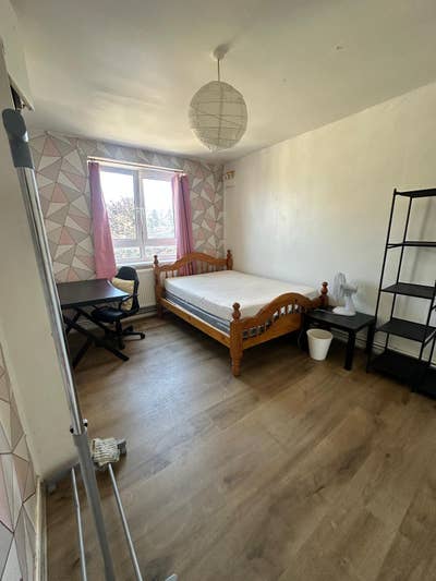 A spacious double room near station all included Main Photo