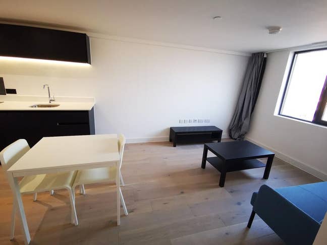 One-Bedroom Apartment – Sky Gardens, Manchester Main Photo