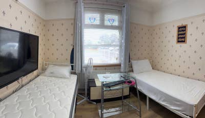 Double Room near Goodmayes Station, Elizabeth Line Main Photo