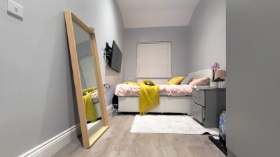 Bedroom in Shared Accommodation - TW3 Main Photo