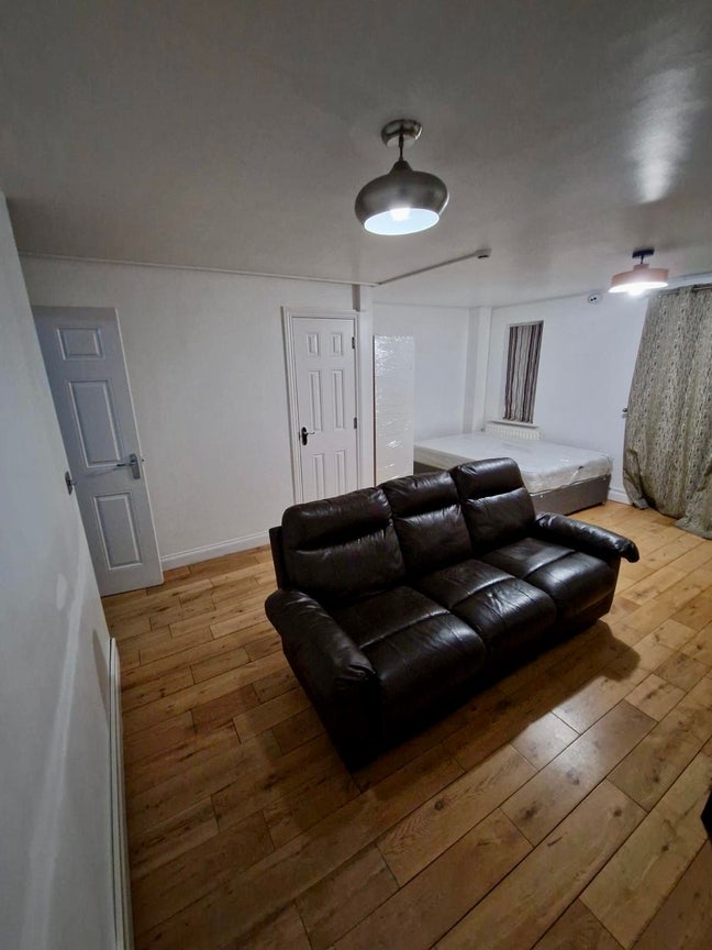  Double Room Available - Oxley Park Main Photo