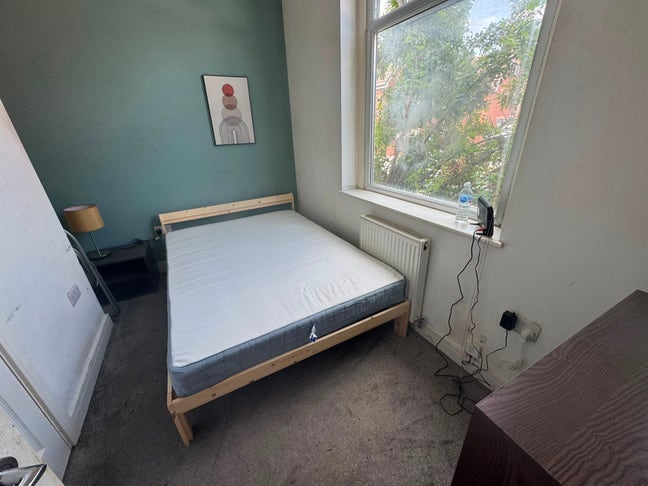 Two Double Ensuite Bedroom in Wakefield WF1 Main Photo