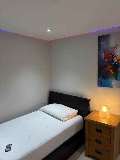 Naturally well-lit large double bedroom  Main Photo