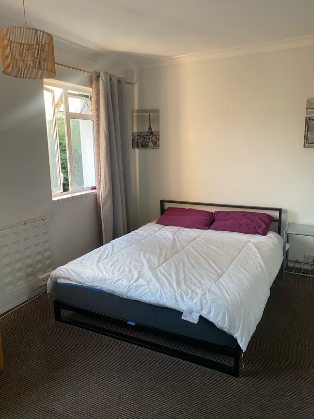 Bright & Spacious Double Room Available  Main Photo