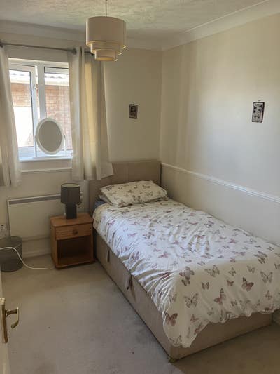 Single bedroom Main Photo