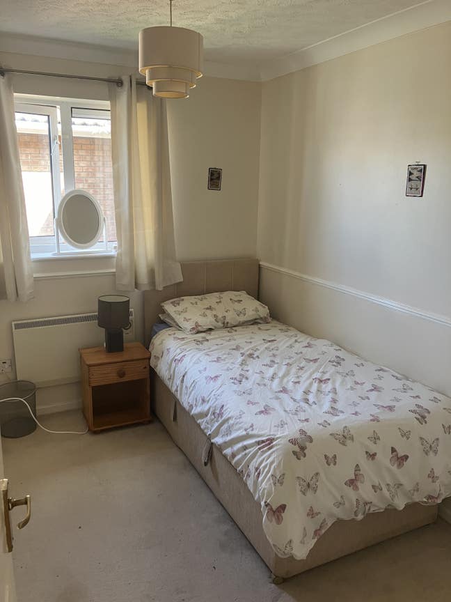 Single bedroom Main Photo