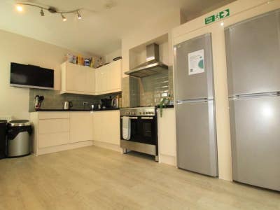 Double Room  shares a bathroom with 1 other🧼 Main Photo