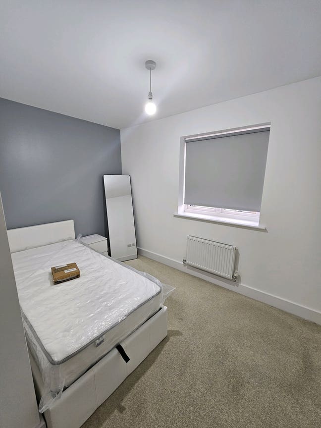 Spacious Furnished Single Room – Bills Included Main Photo