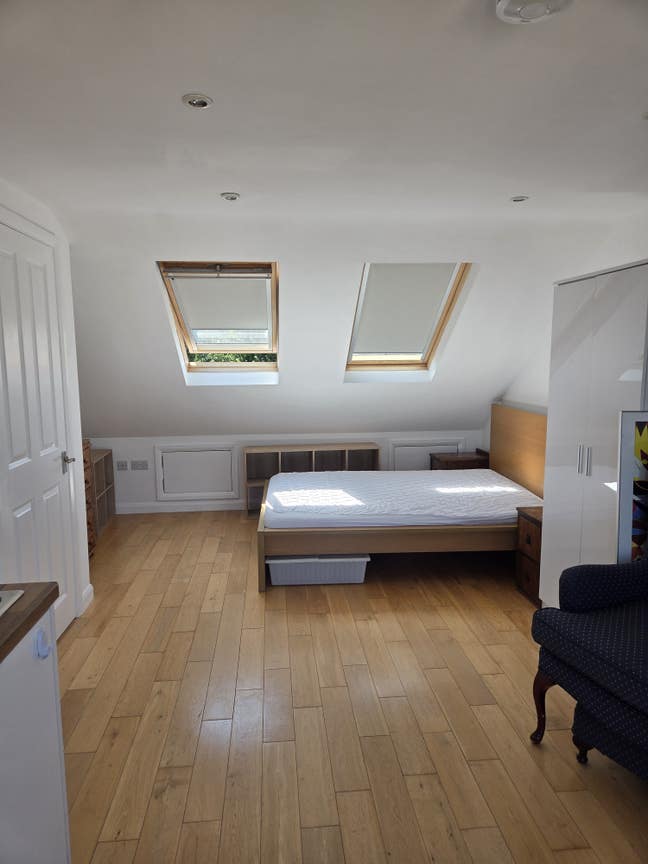 Bright and airy studio in Hove Main Photo