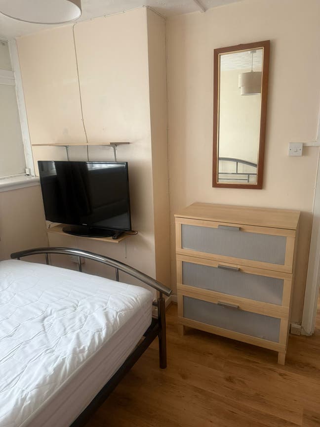 Bright & Vast Double Rooms for Rent-E10 5BL Main Photo