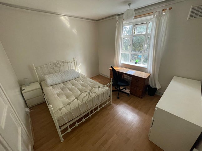 Lge Dble Rm 4bed Flat w LivingRm 9minForestHillStn Main Photo