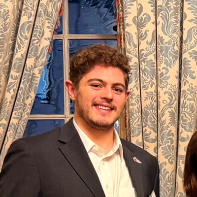 Friendly Marketer Looking for Double Room Main Photo