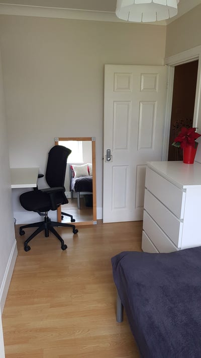 A Large Single Room Main Photo