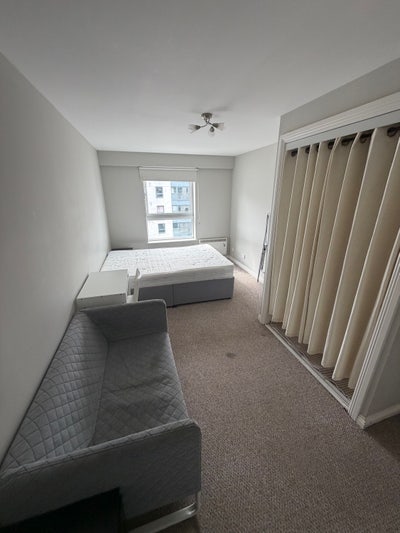 Looking for female flatmate Main Photo