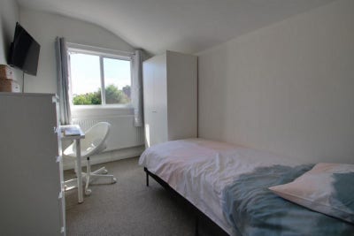 Fantastic Furnished Room Let In A Shared House Main Photo