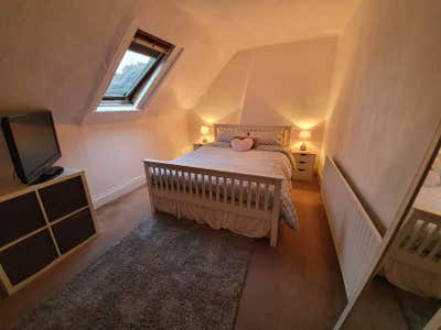 Large double room for a single professional lady  Main Photo