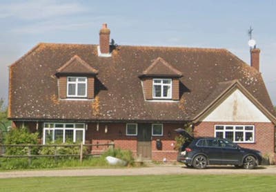 Spacious Rooms - Fabulous Furbished Property  Main Photo