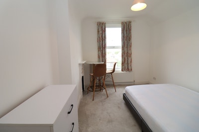 Large Room in NW2 - Modern Property -  Main Photo