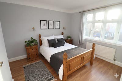 Amazing Ensuite! Beautiful House in Charming Area Main Photo