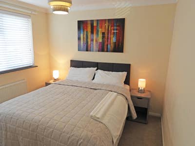 A Double Room in a Clean House House CV32 Main Photo