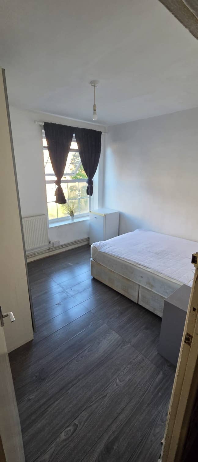  Spacious Double Room Available – London N16 6QS Main Photo