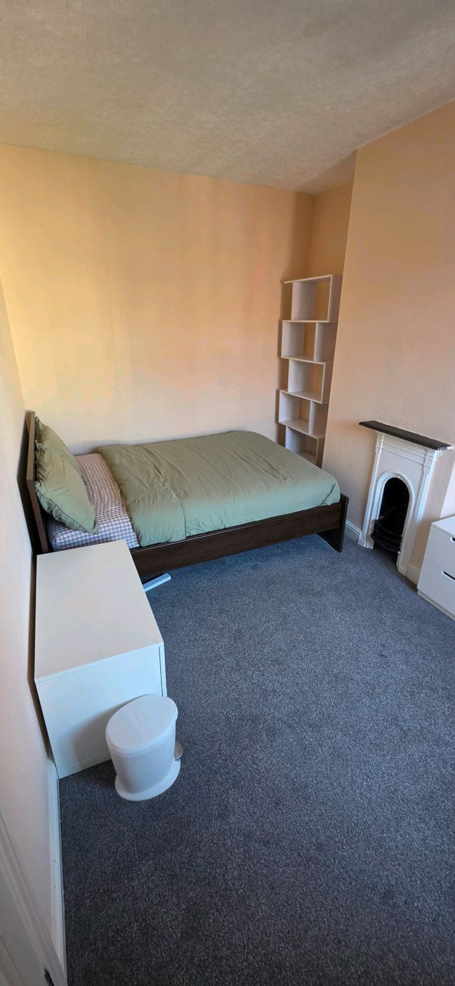 Furnished Double Room - Bills included Main Photo