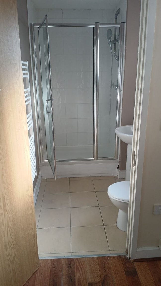 1 Bedroom 1 Bath - Ensuite Room in a shared Flat Main Photo