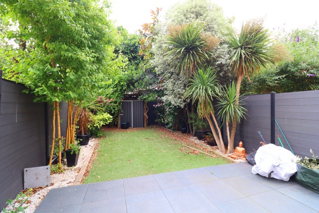 3 Rooms in W13 - Living + Garden in A Modern Flat Main Photo