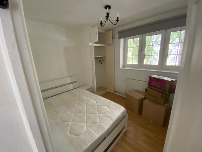 Double bedroom available in lovely Wapping flat Main Photo