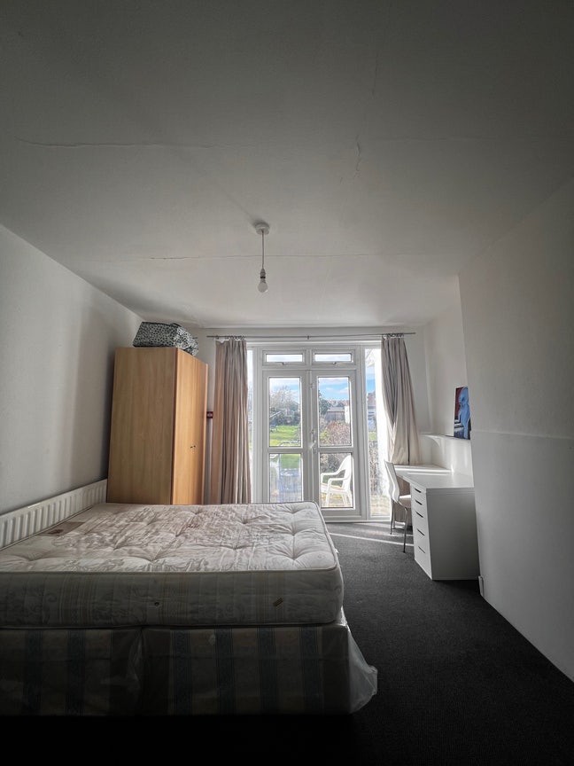 3 Rooms in Creative Student House Main Photo