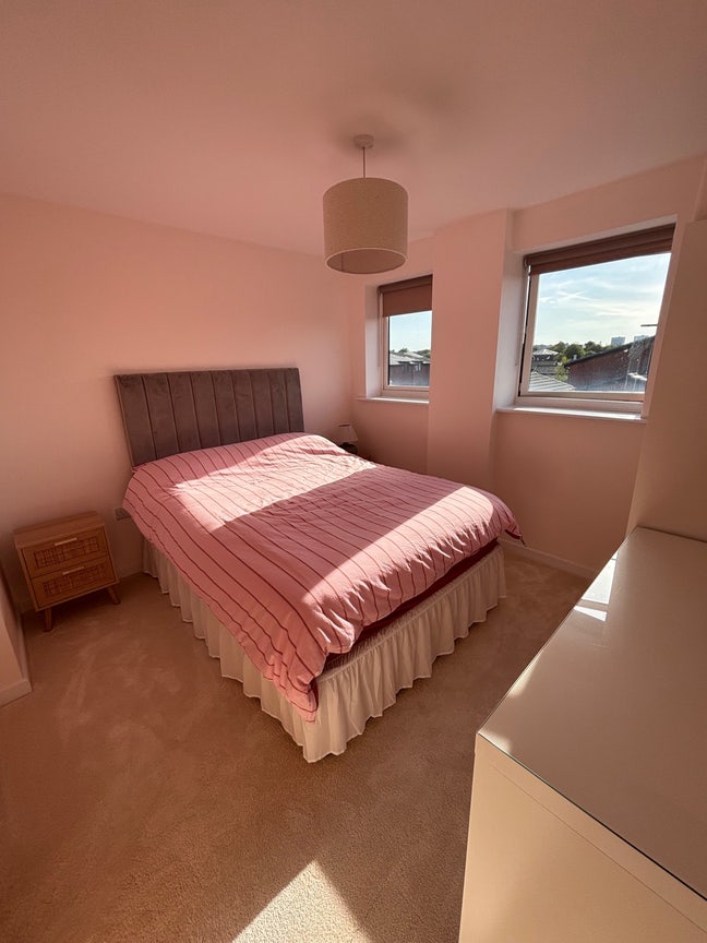 Furnished Double Room with Private Bathroom Main Photo