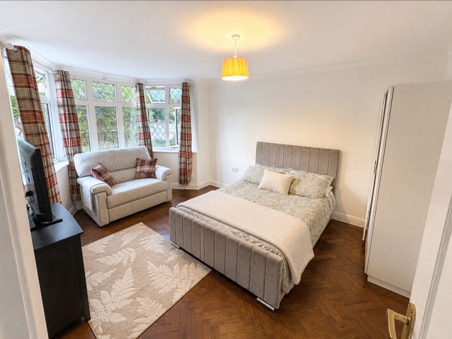 Double Rooms Available in Beautiful Home Main Photo