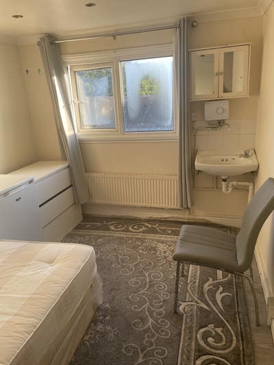 Room to rent in Hmo on St James Road, Croydon  Main Photo