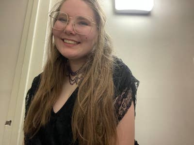 27 y/o female looking for double room / buddy ups Main Photo