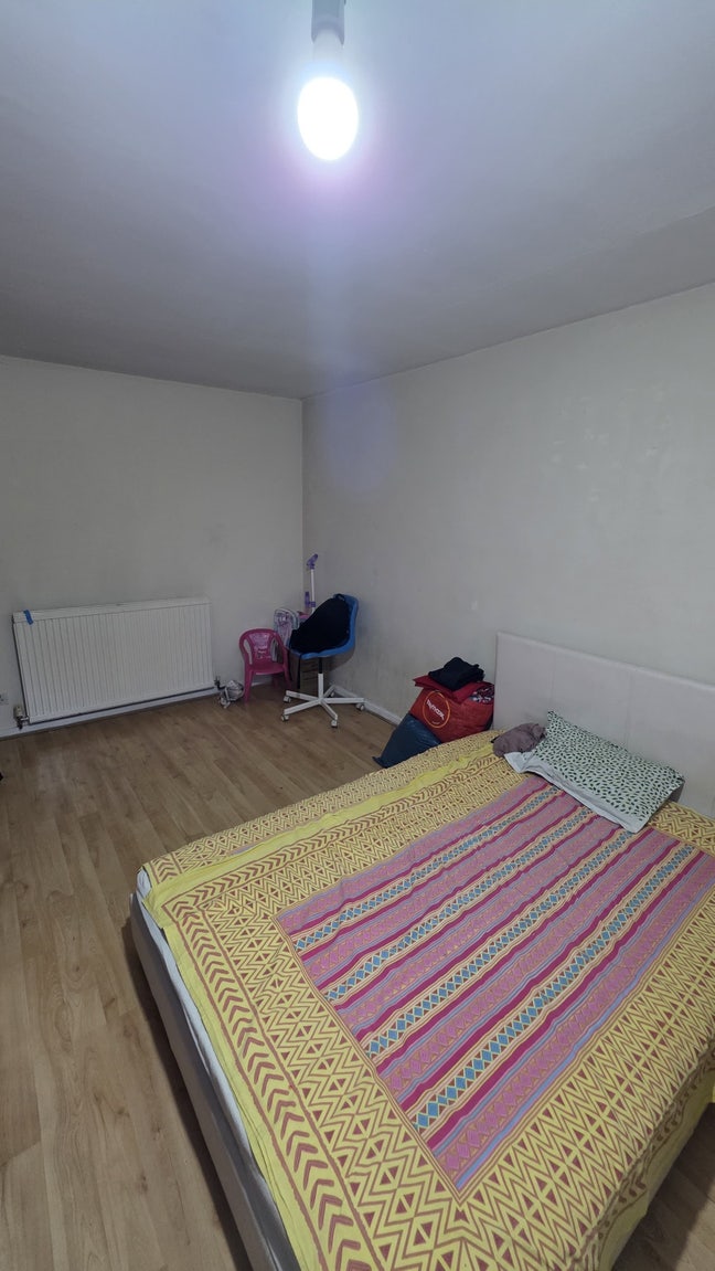 One big bedroom for rent Main Photo