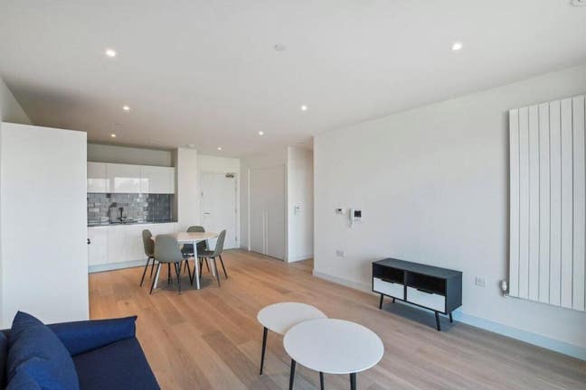 Furnished 2bed 2bath (gym/pool/sauna) from 26 Jul Main Photo