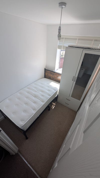 Single room to rent including bills Main Photo