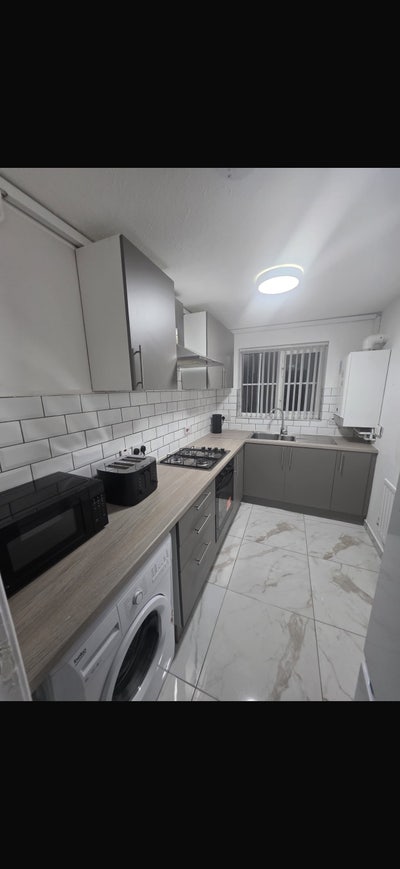 2 Bedroom flat Benefits only  Main Photo