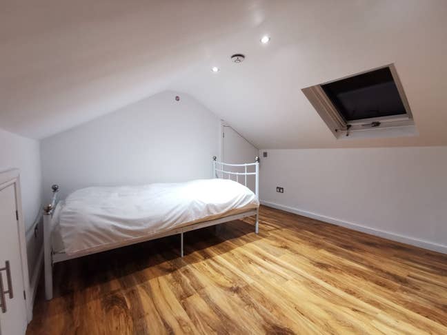 2 Single Rooms Available - Manor Park Main Photo
