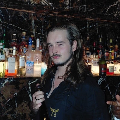 Looking for a roommate  Main Photo