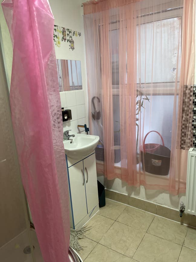 En-suite double room with just 1 occupant. Couples Main Photo