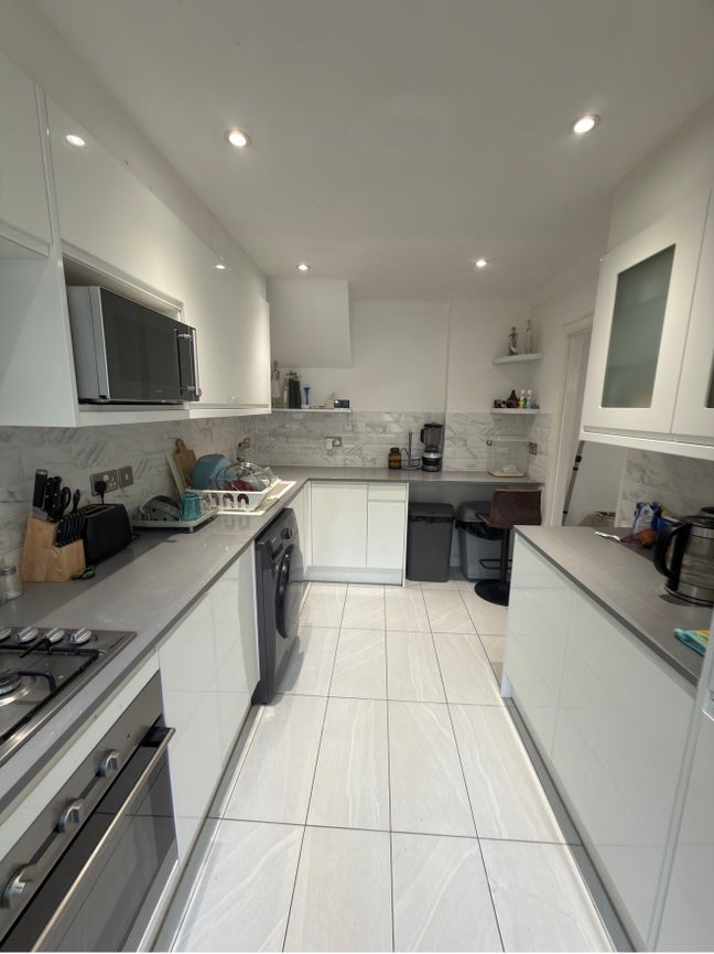 Beautiful sunny double room in town centre Main Photo