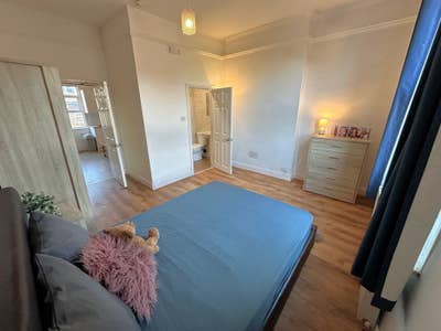 Modern self contained Studio Flat Main Photo