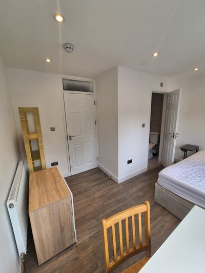 New Double Room with Ensuite Available Main Photo