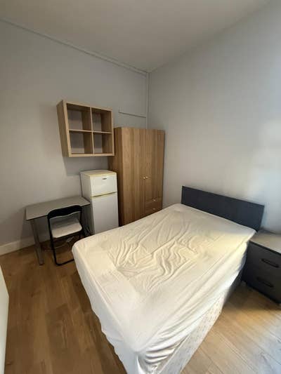 Large Studio for Rent - Available Now - Nw11 8dl Main Photo