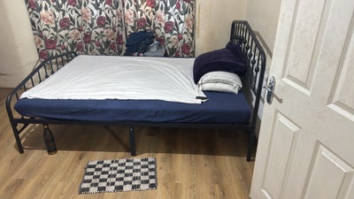Double room walking distance to East Ham station  Main Photo