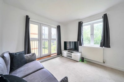 2 bed, 2 Bathroom Flat in Crystal Palace SE20 Main Photo