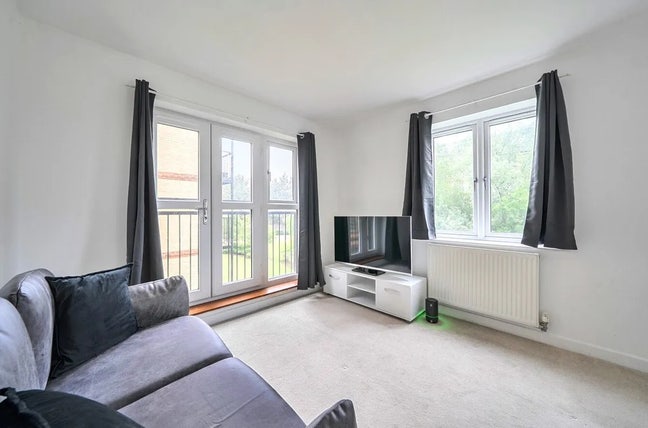 2 bed, 2 Bathroom Flat in Crystal Palace SE20 Main Photo