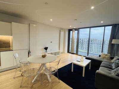 Luxury Double Room in Royal Wharf | Gym & Pool Main Photo